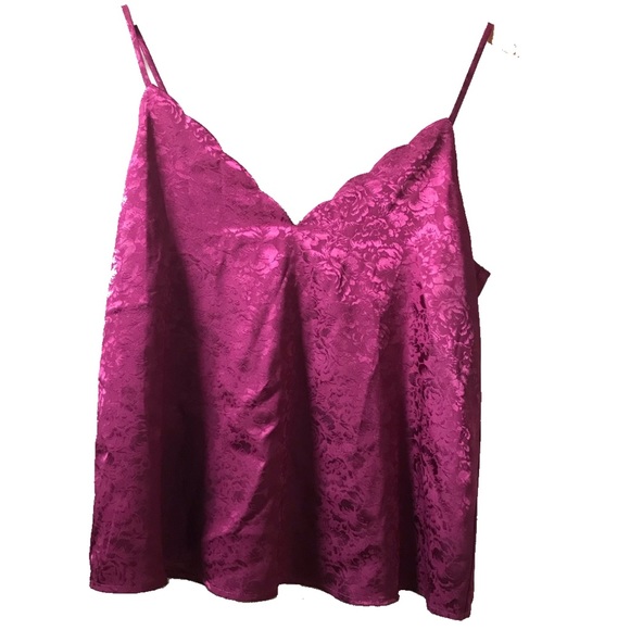 Scalloped V-Neck Camisole - Picture 2 of 5